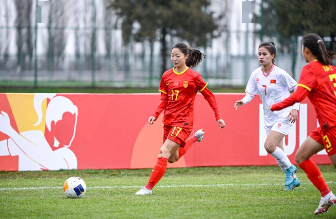 中国女足备战亚洲杯，全力以赴 